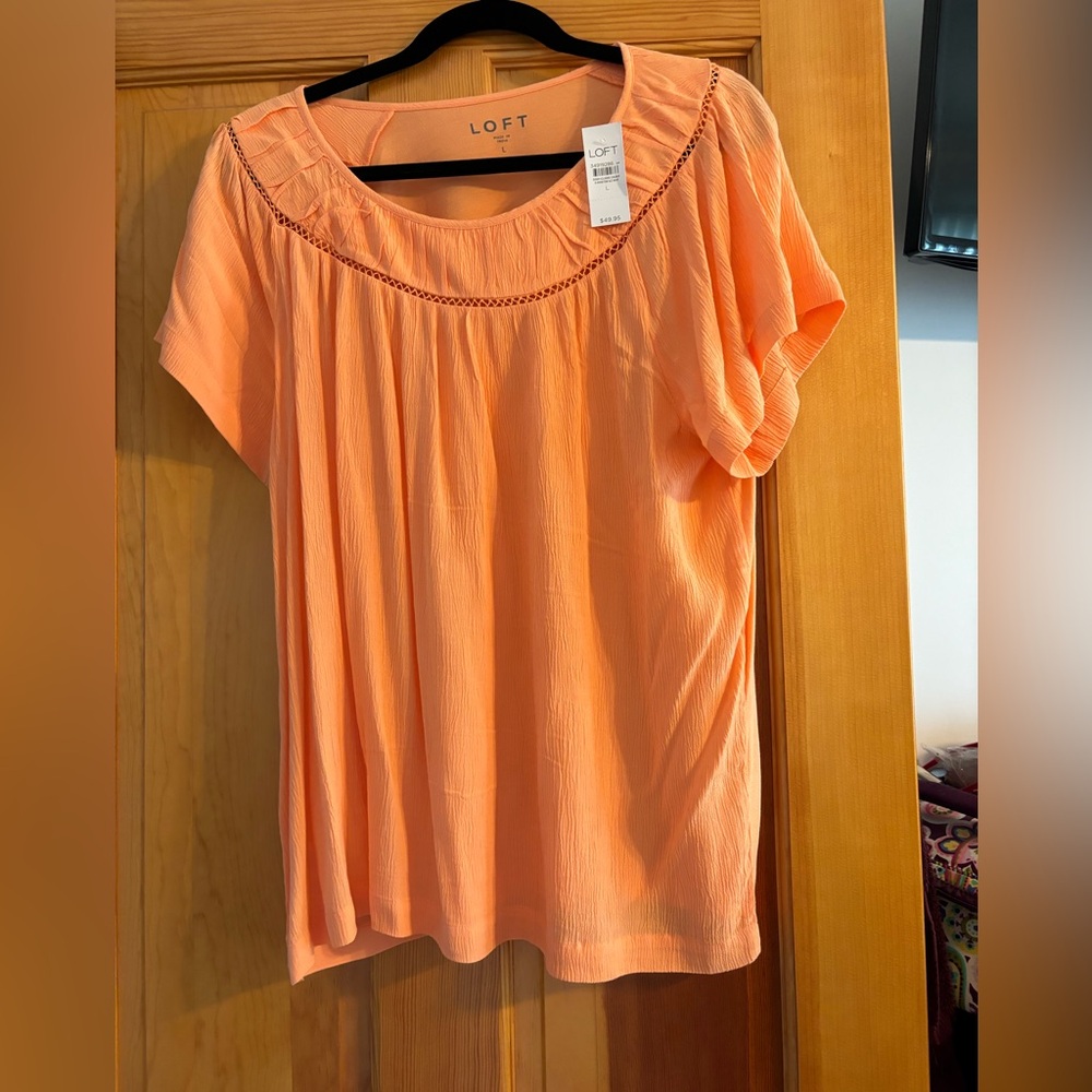 The Loft brand new beautiful spring summer dressy blouse. Smoke free home